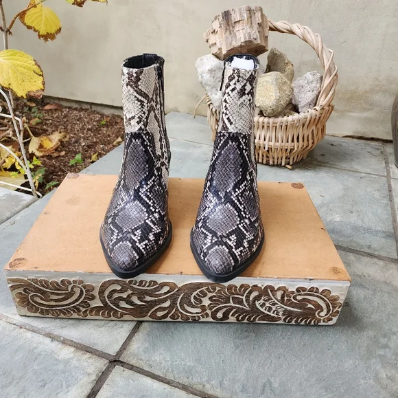 Edgy Chiv DV Dolce Vita Snake Embossed Booties - Picture 3 of 11